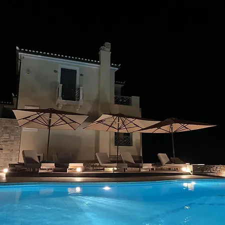 August Hotel *